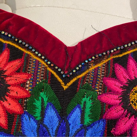 Hand Made Mayan floral embroidered top no size - Picture 7 of 11